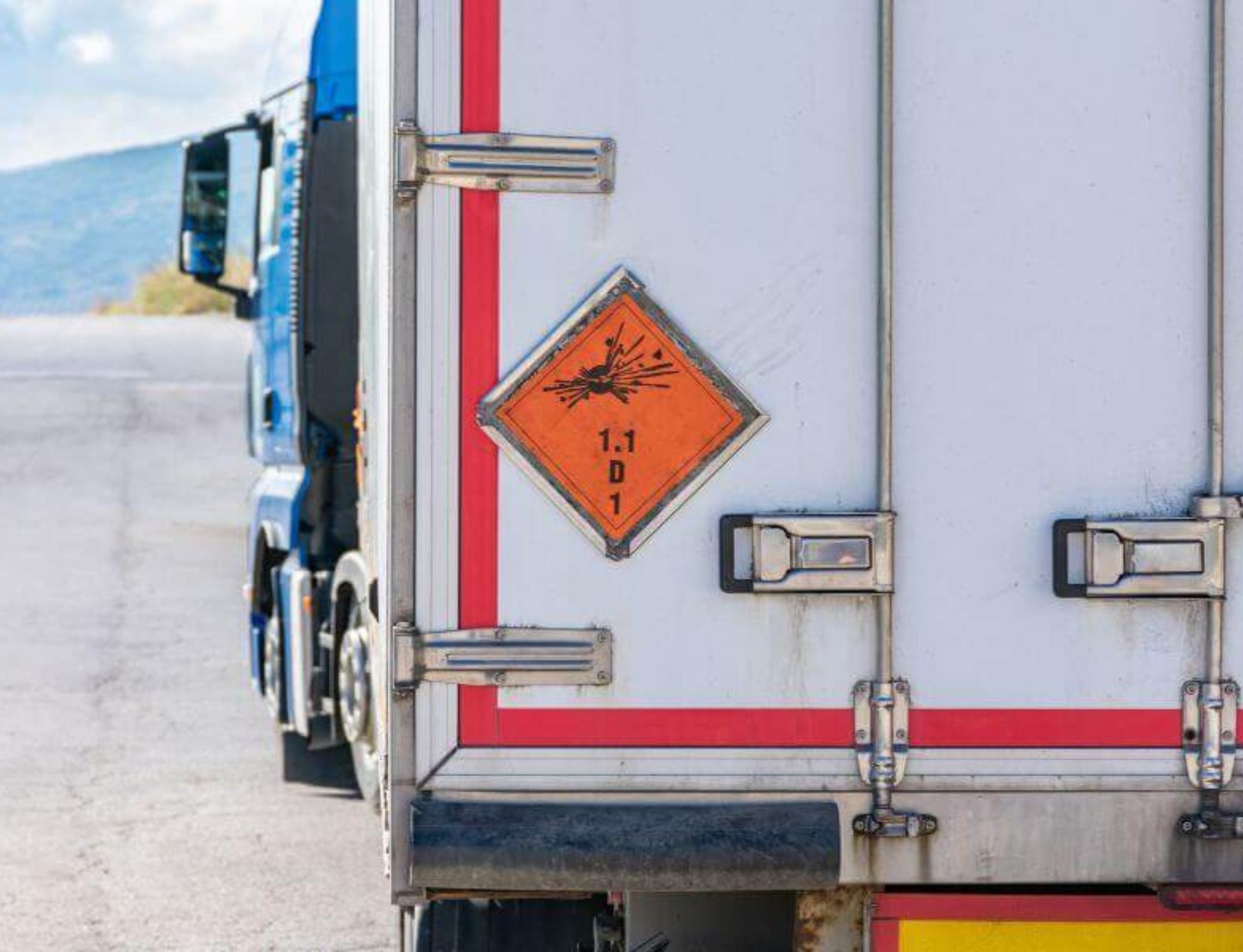  Carga Peligrosa (HAZMAT) 